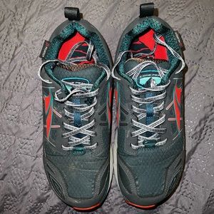 Womens Altra Lone Peak 3.0 Polartec (waterproof) size 9.5 worn 2 times
